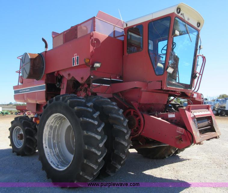 image for item I1920 1982 International 1460 RWA combine
