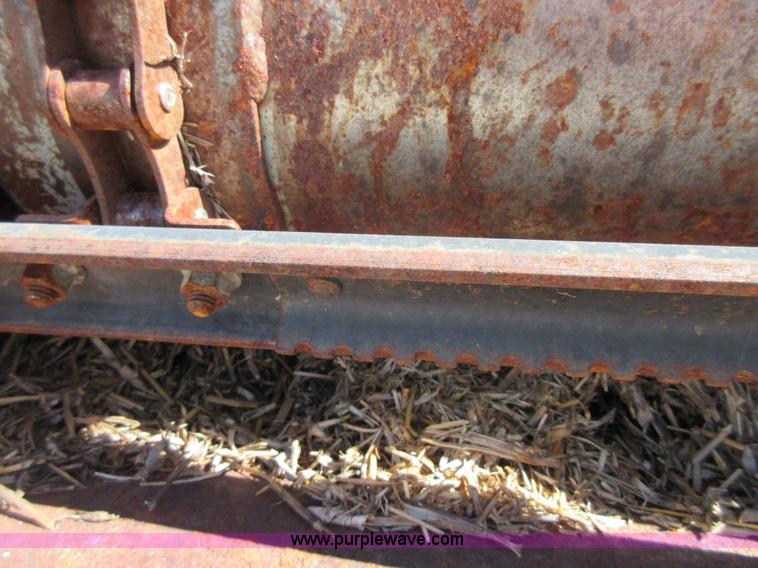 image for item I1920 1982 International 1460 RWA combine