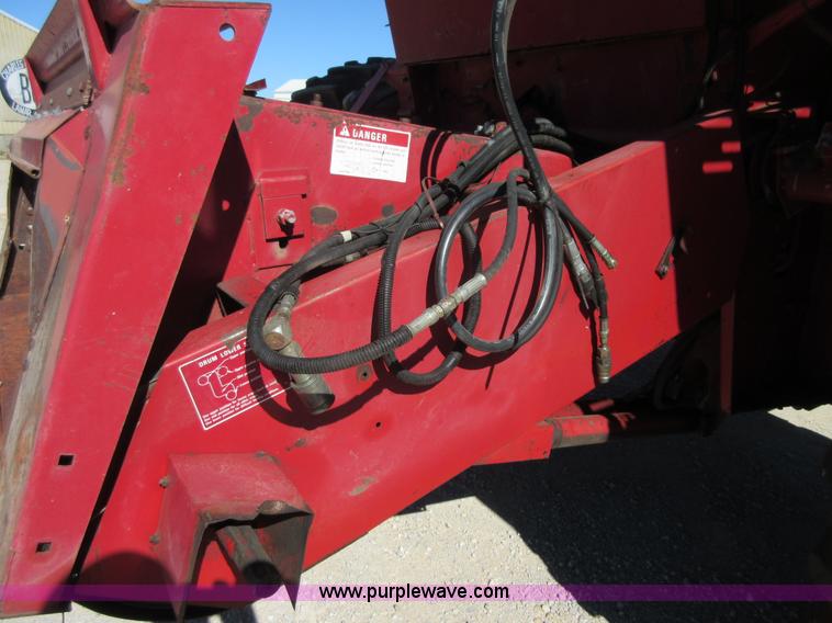 image for item I1920 1982 International 1460 RWA combine