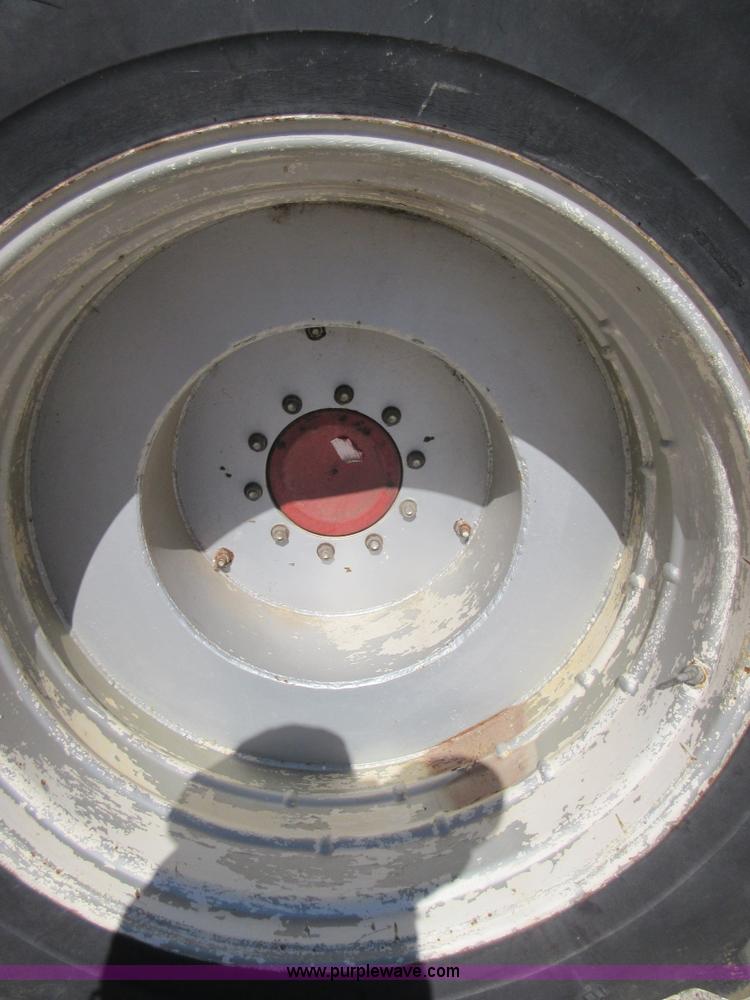 image for item I1920 1982 International 1460 RWA combine