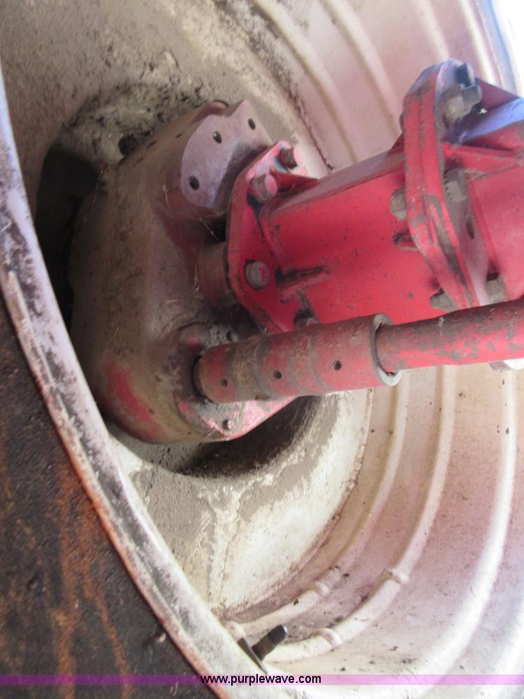 image for item I1920 1982 International 1460 RWA combine