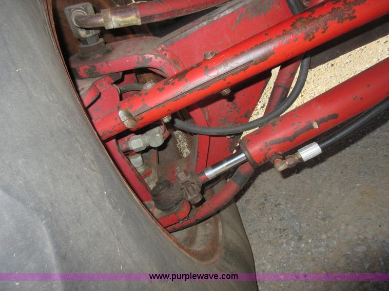 image for item I1920 1982 International 1460 RWA combine