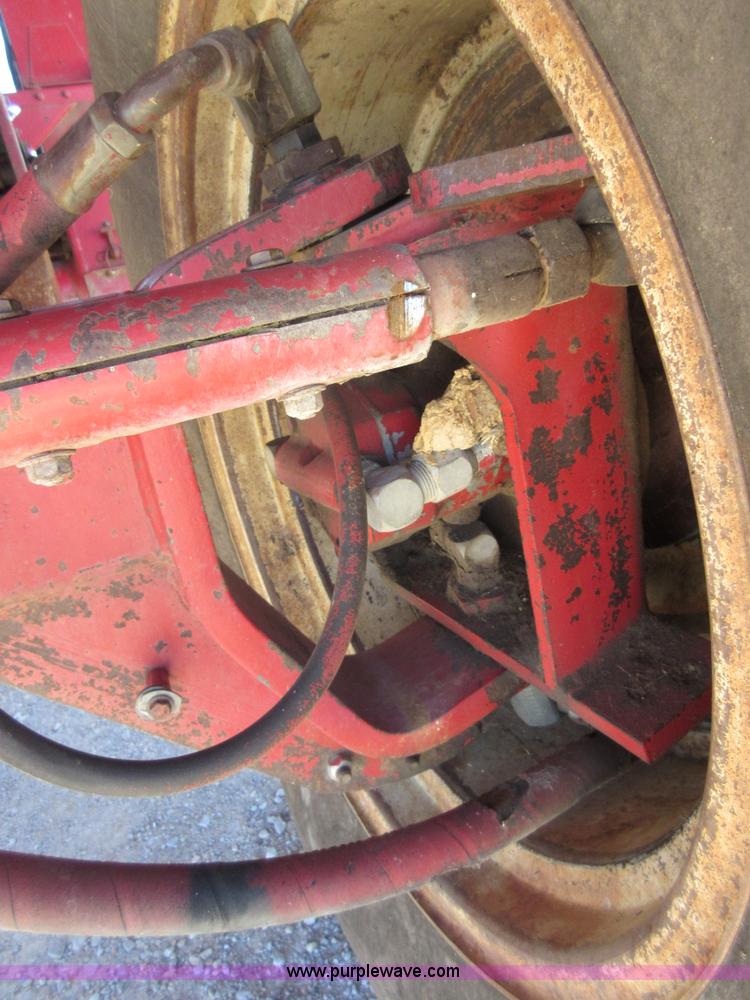 image for item I1920 1982 International 1460 RWA combine