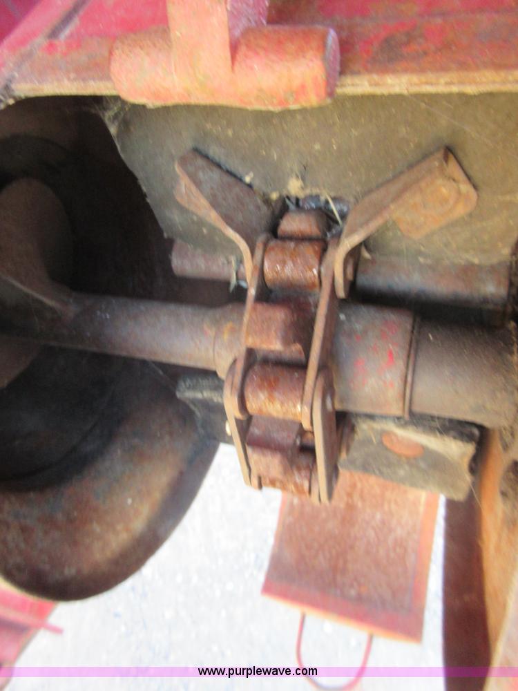 image for item I1920 1982 International 1460 RWA combine