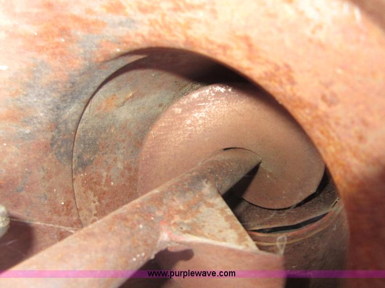 image for item I1920 1982 International 1460 RWA combine