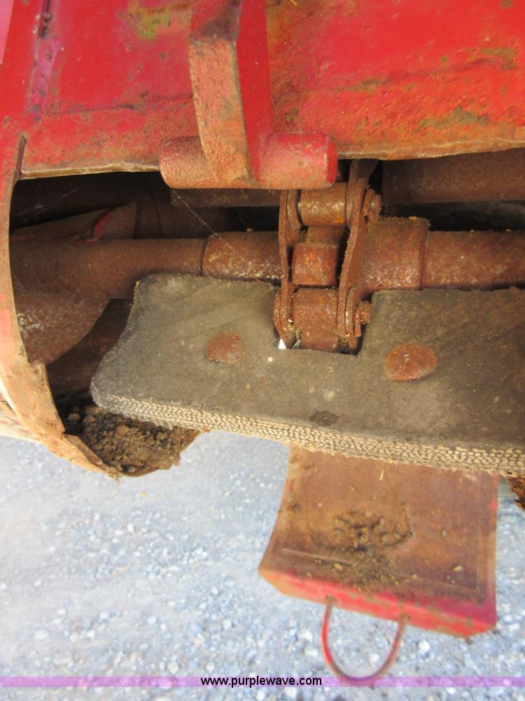 image for item I1920 1982 International 1460 RWA combine