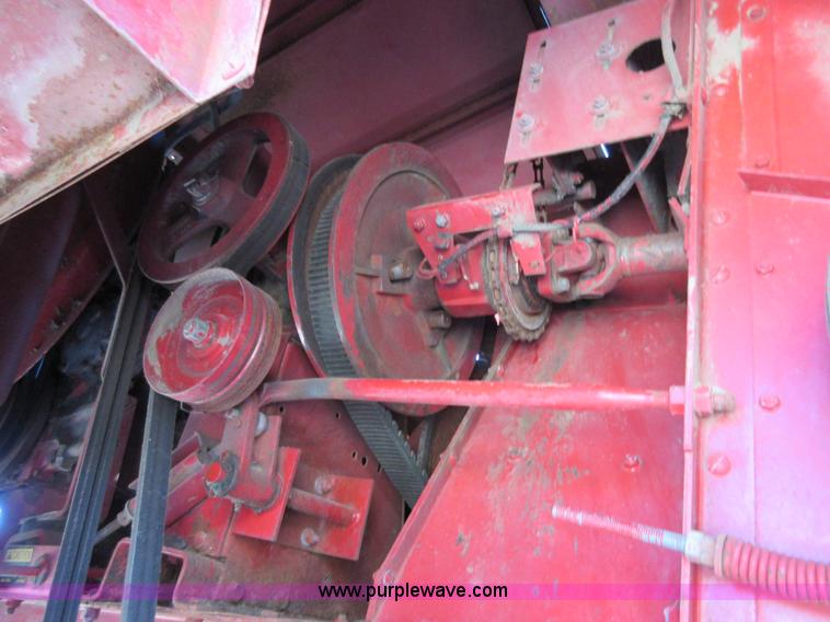 image for item I1920 1982 International 1460 RWA combine