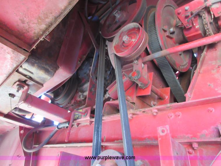 image for item I1920 1982 International 1460 RWA combine