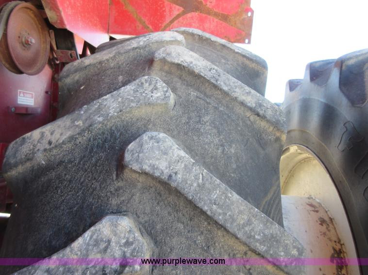 image for item I1920 1982 International 1460 RWA combine