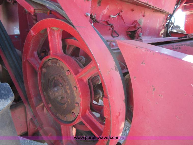 image for item I1920 1982 International 1460 RWA combine