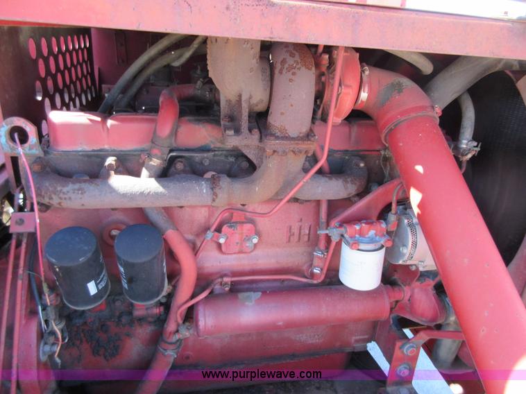 image for item I1920 1982 International 1460 RWA combine