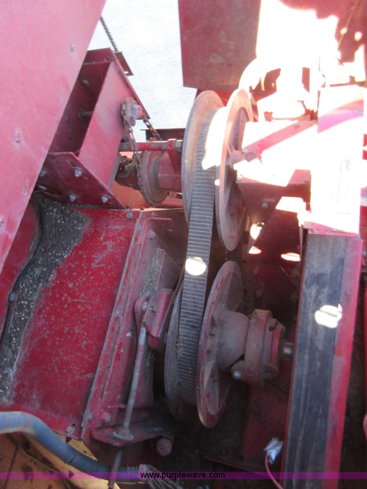 image for item I1920 1982 International 1460 RWA combine