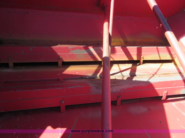 image for item I1920 1982 International 1460 RWA combine