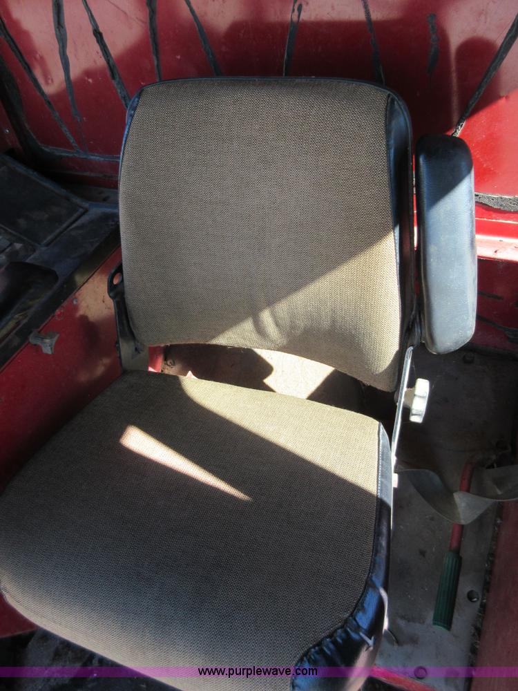 image for item I1920 1982 International 1460 RWA combine