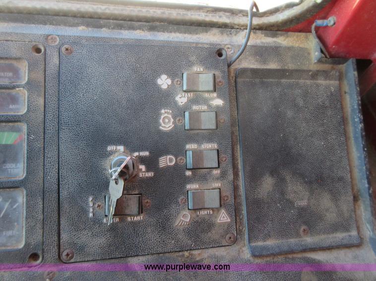 image for item I1920 1982 International 1460 RWA combine