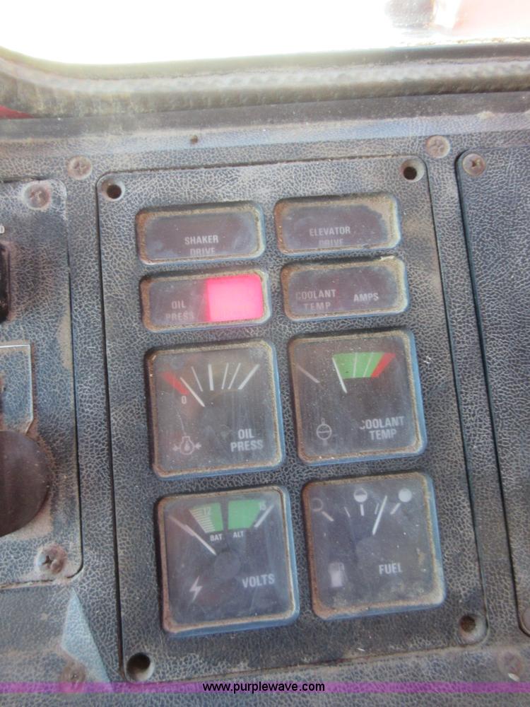 image for item I1920 1982 International 1460 RWA combine