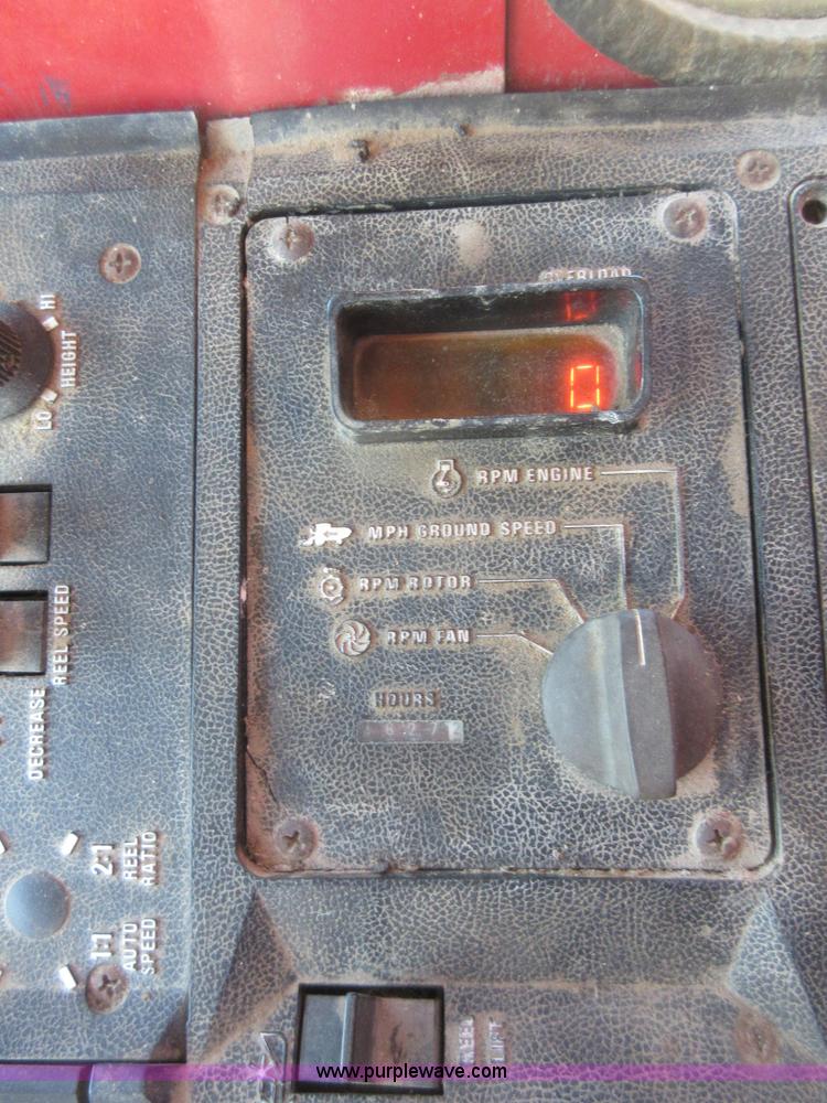 image for item I1920 1982 International 1460 RWA combine