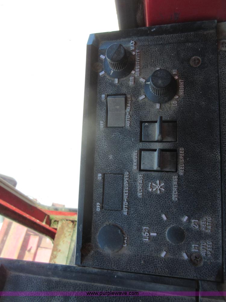 image for item I1920 1982 International 1460 RWA combine