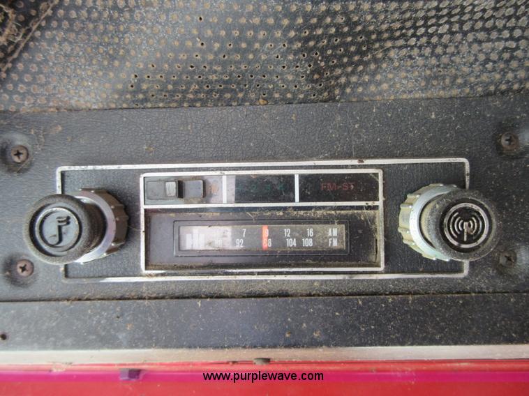 image for item I1920 1982 International 1460 RWA combine