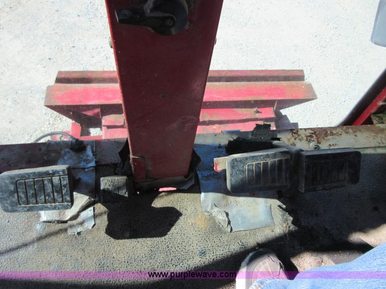 image for item I1920 1982 International 1460 RWA combine