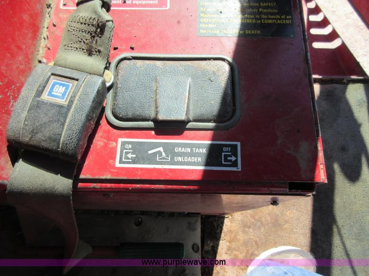 image for item I1920 1982 International 1460 RWA combine