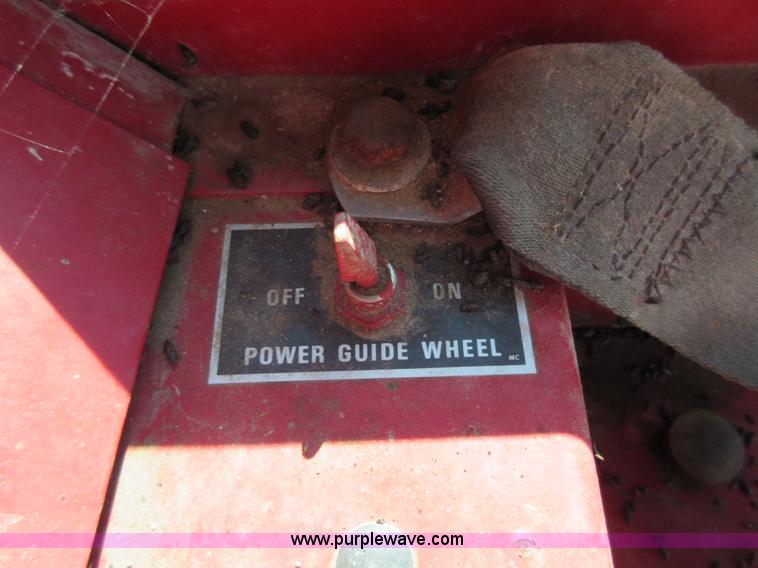 image for item I1920 1982 International 1460 RWA combine