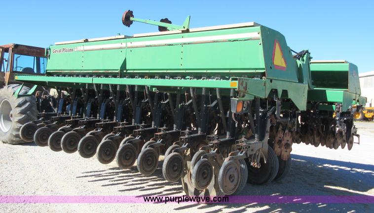 image for item I1921 Great Plains Solid Stand 3010NT grain drill