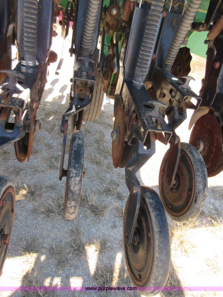 image for item I1921 Great Plains Solid Stand 3010NT grain drill