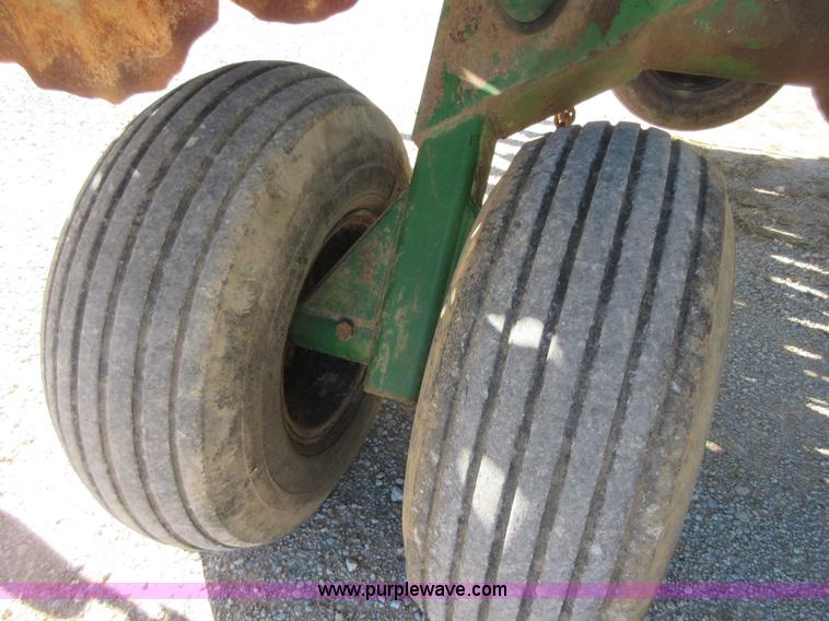 image for item I1921 Great Plains Solid Stand 3010NT grain drill