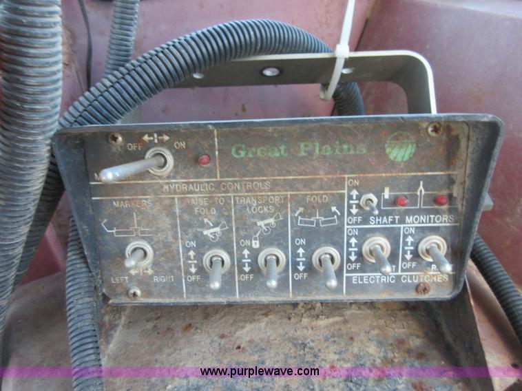 image for item I1921 Great Plains Solid Stand 3010NT grain drill