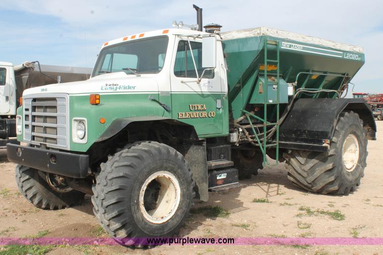 image for item J1410 1984 International fertilizer spreader truck