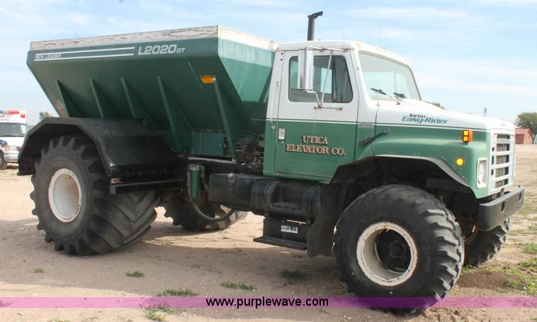 image for item J1410 1984 International fertilizer spreader truck