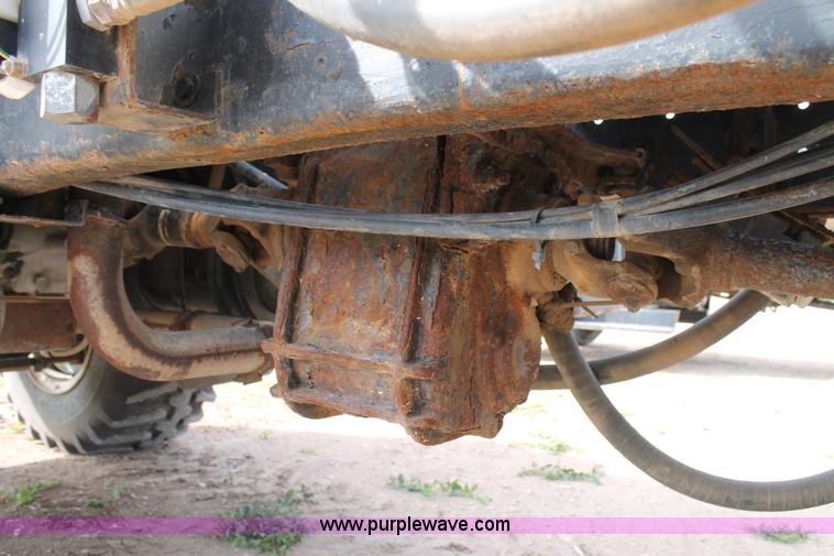 image for item J1410 1984 International fertilizer spreader truck