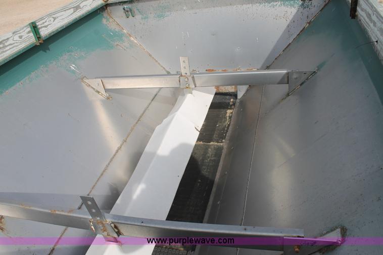 image for item J1410 1984 International fertilizer spreader truck