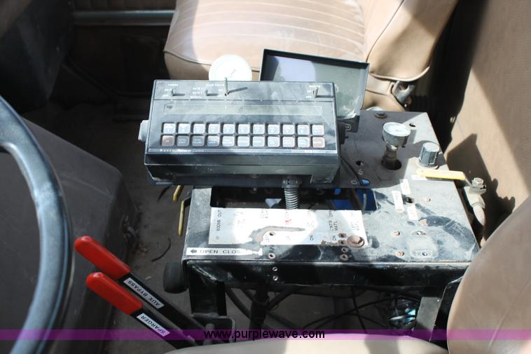 image for item J1410 1984 International fertilizer spreader truck