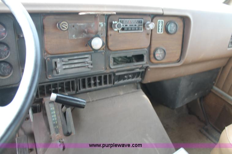 image for item J1410 1984 International fertilizer spreader truck