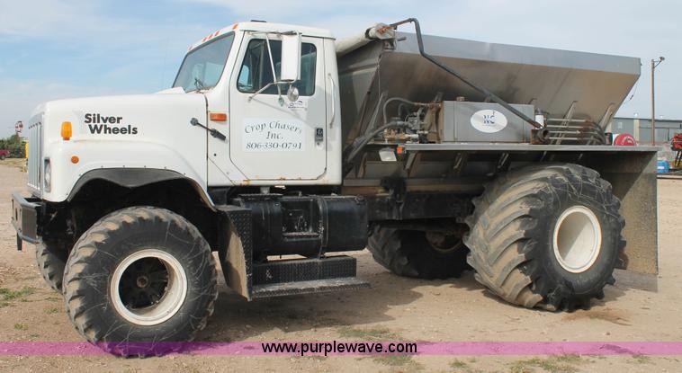 image for item J1411 1992 International 2554 fertilizer spreader truck
