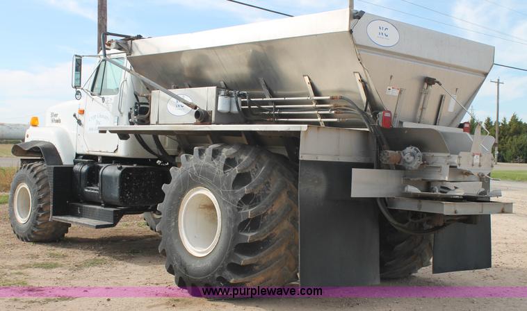 image for item J1411 1992 International 2554 fertilizer spreader truck