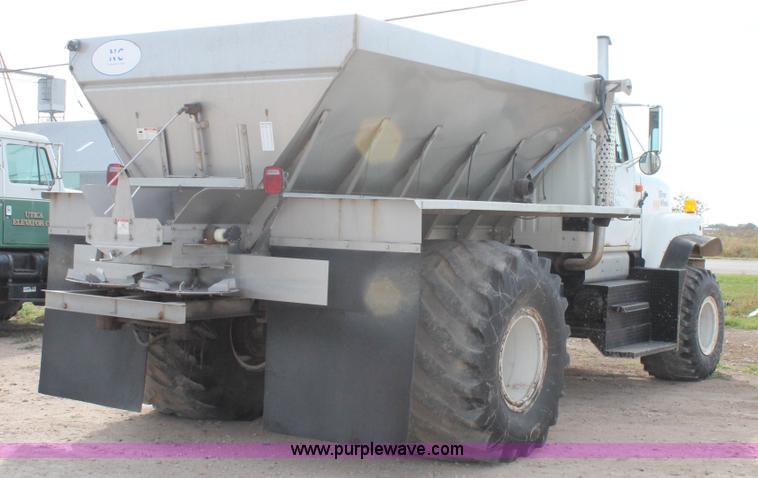 image for item J1411 1992 International 2554 fertilizer spreader truck