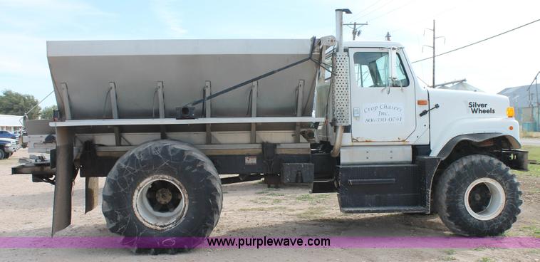 image for item J1411 1992 International 2554 fertilizer spreader truck