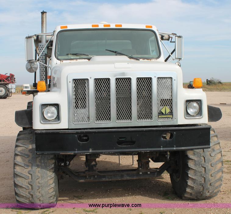 image for item J1411 1992 International 2554 fertilizer spreader truck