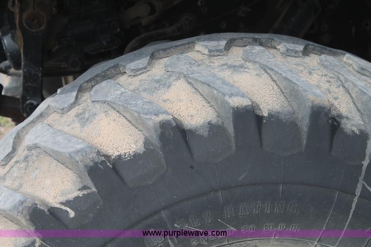 image for item J1411 1992 International 2554 fertilizer spreader truck