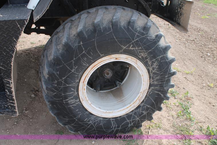 image for item J1411 1992 International 2554 fertilizer spreader truck