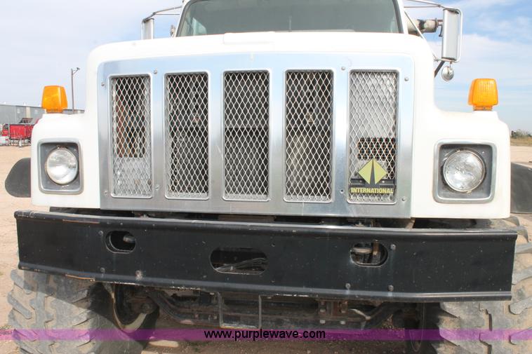 image for item J1411 1992 International 2554 fertilizer spreader truck