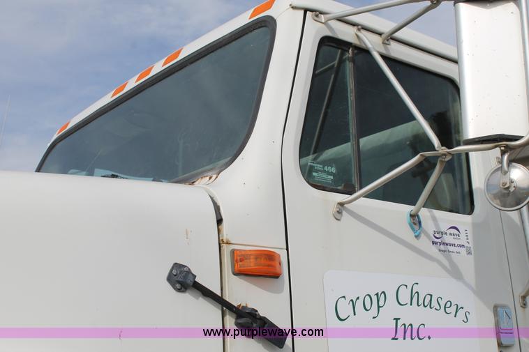 image for item J1411 1992 International 2554 fertilizer spreader truck