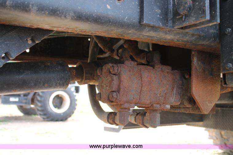 image for item J1411 1992 International 2554 fertilizer spreader truck