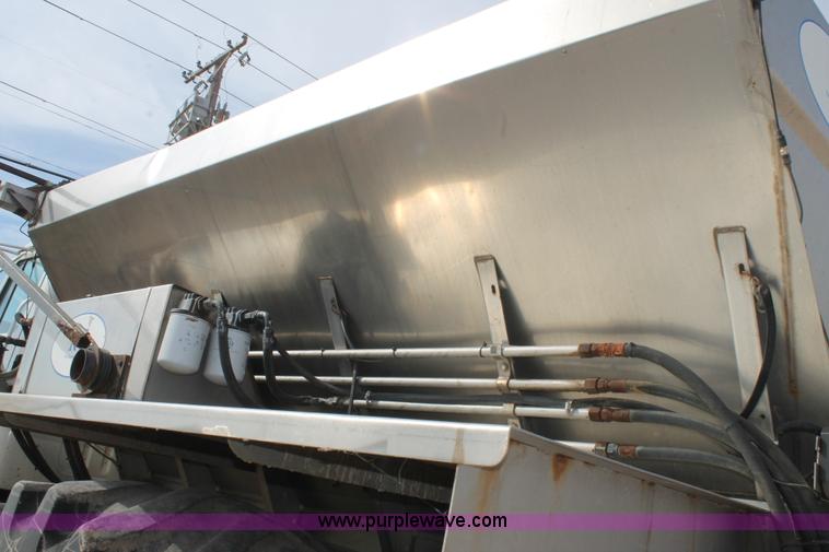 image for item J1411 1992 International 2554 fertilizer spreader truck