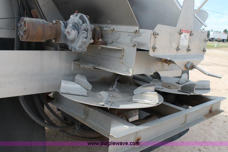 image for item J1411 1992 International 2554 fertilizer spreader truck