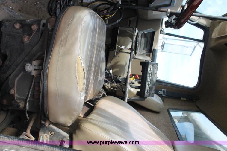 image for item J1411 1992 International 2554 fertilizer spreader truck