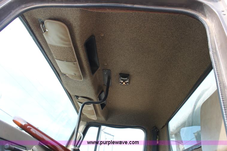 image for item J1411 1992 International 2554 fertilizer spreader truck